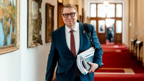 Juchelka se nebrání postupnému růstu minimální mzdy na 50 procent průměrné