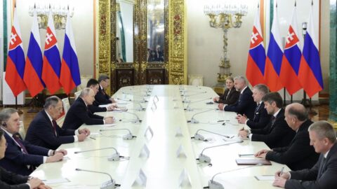 Fico se v Moskvě sešel s Putinem, vojenské přehlídky se nezúčastnil