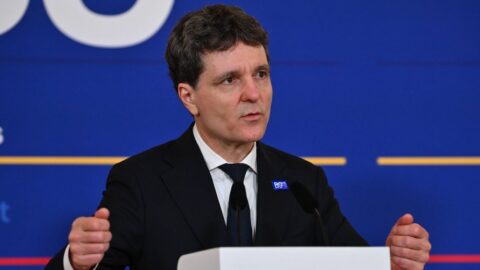 Ruský dron zasáhl dům v Rumunsku a zranil dva lidi, EU i NATO kritizovaly Moskvu