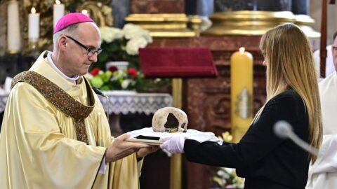 Do baziliky v Jablonném v Podještědí se vrátila ukradená lebka sv. Zdislavy