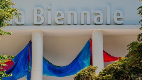 Mezinárodní porota benátského Bienále podala demisi, ceny udělí návštěvníci