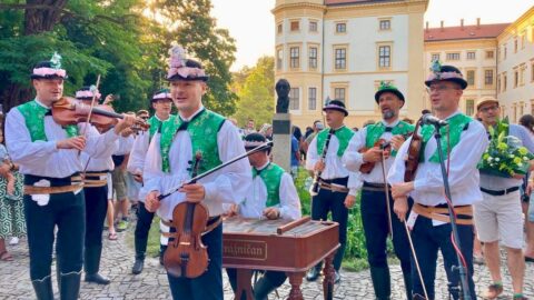 „Veřejná podpora kultury není odměna za loajalitu“ – incident na MFF Strážnice rezonoval mezi politiky i lidmi