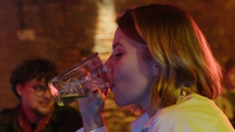 Vláda patrně podpoří trestnost přidání omamné látky do nápoje