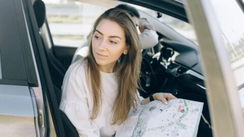 Mají v době GPS navigace ještě smysl papírové mapy a autoatlasy?