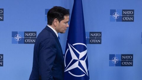 USA sdělily NATO, že omezí svůj příspěvek silám aliance