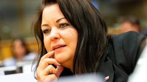 Nikola Bartůšek se v EP připojí ke konzervativní frakci, informuje Politico