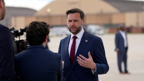 Viceprezident J.D. Vance zatím do Švýcarska neodletí, jednat se dnes nebude