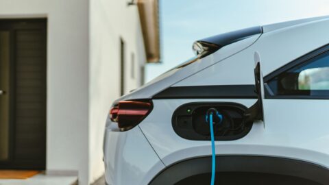 Prodej nových elektromobilů v Česku stoupl do konce května o 17 procent na 6479 aut