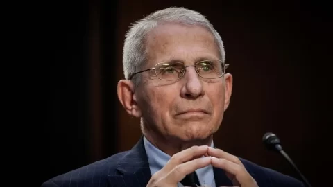 Fauci byl předvolán k výpovědi v Kongresu po zveřejnění nových dokumentů