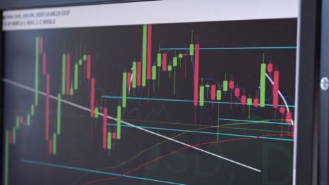 Jak globální události ovlivňují měny a ekonomickou nejistotu