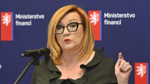 Návrh nové EET prošel úvodním kolem; Schillerová slibuje jednodušší pravidla a konec povinného tisku účtenek