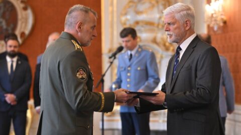 Pavel jmenoval Miroslava Hlaváče novým náčelníkem generálního štábu