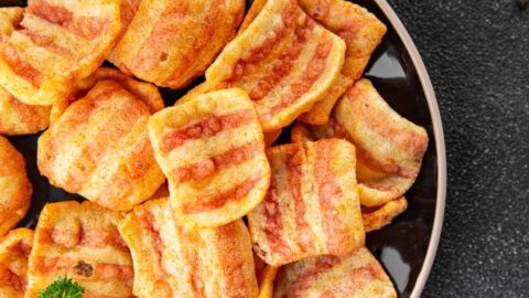 Konec slaninových chipsů? Rozhovor o nařízení EU