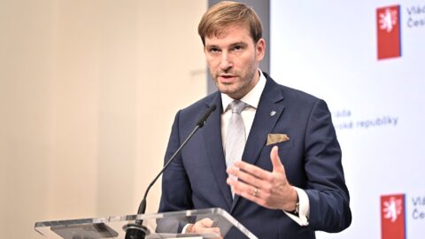 Vojtěchův návrh asistované reprodukce pro svobodné ženy naráží na odpor uvnitř koalice