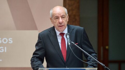 Maďarský prezident Sulyok podepsal ústavní dodatek, který ukončuje jeho mandát