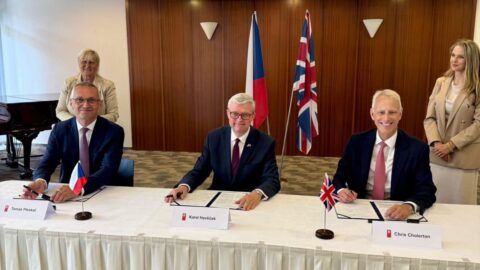 Havlíček podepsal s firmou Rolls-Royce SMR memorandum o přípravě malých reaktorů