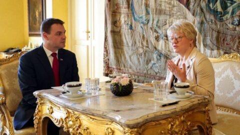 Macinka se setkal s ruskou velvyslankyní, sdělil jí, že válku je třeba ukončit