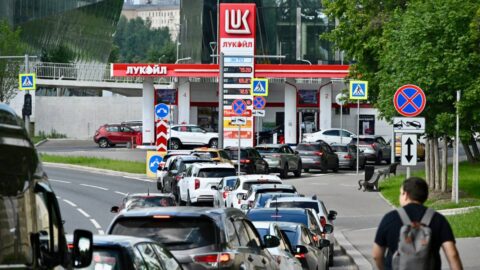 Rusko zakázalo export nafty, paliva začne dovážet, uvedl ruský vicepremiér