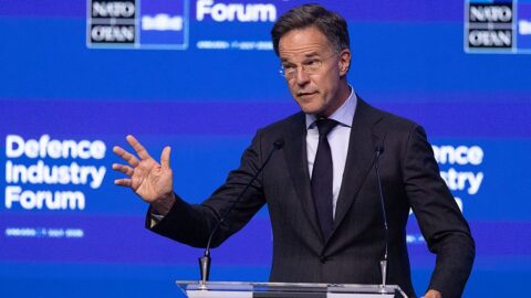 USA provedly odvetné útoky na Írán. Rutte: Jsou nezbytné, Teherán porušuje příměří