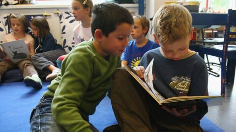 Francouzští poslanci znovu schválili doživotí za opakované znásilnění dětí – i přes odmítnutí levicového křídla