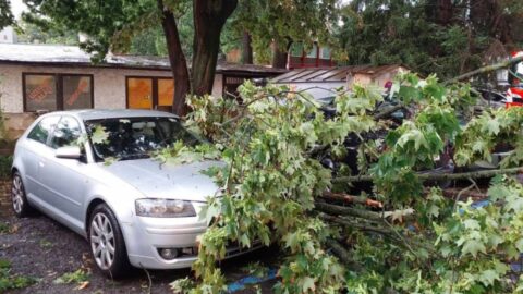 Přes Brno se odpoledne prohnala supercela s kroupami, hasiči čerpali vodu ze zatopených míst