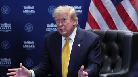 Trump se před samotným summitem NATO pustil do  Španělska i Íránu. „Jsou to šmejdi,“ adresoval íránskému vedení