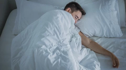 Slintání, chrápání, noční můry: Jak zmírnit běžné problémy se spánkem