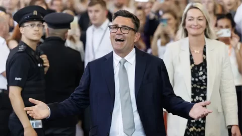 Co nás může Anglie naučit o „demokratickém socialismu“