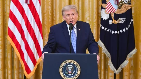 Širší souvislosti Trumpova projevu o problémech s volbami