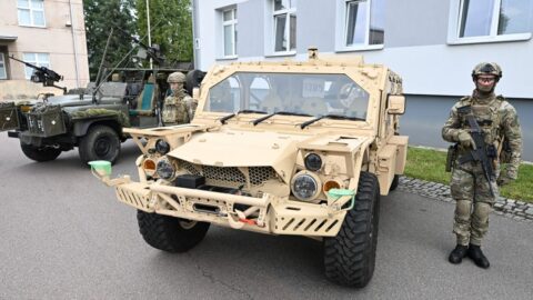 Zůna nechal prověřit část projektu vozidel, které USA daruje českým výsadkářům, budou ve dvou verzích