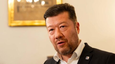 Okamuru do Číny doprovodí 40 firem, jednat chce o leteckém spojení či vízech