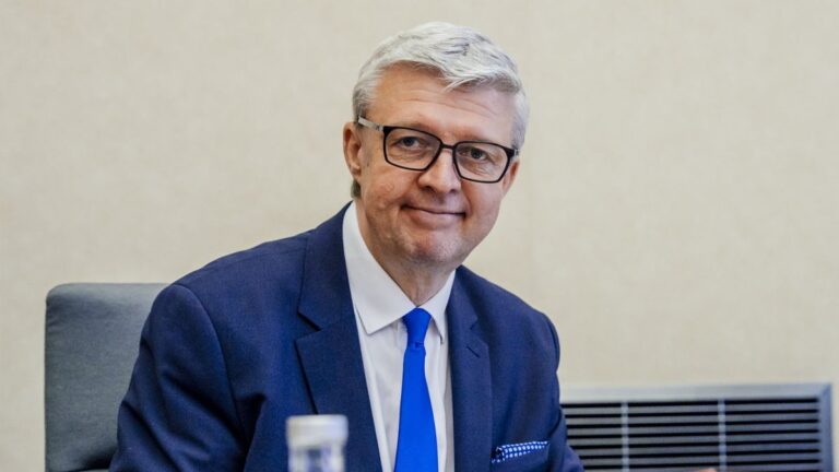 ČR zahájí s Rolls-Royce přípravu malých reaktorů v Dětmarovicích a Tušimicích
