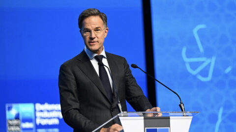 „Jsme na úsvitu transatlantické průmyslové revoluce.“ Rutte na summitu NATO zdůraznil potřebu investicí a spolupráce