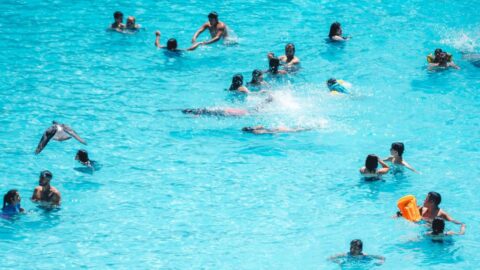 V pondělí bude přes 32 stupňů na většině území, ČHMÚ mírně rozšířil výstrahu