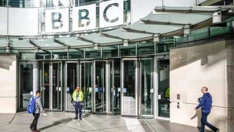 Soudce dočasně pozastavil povinnost Trumpova svěřenského fondu poskytnout BBC finanční údaje