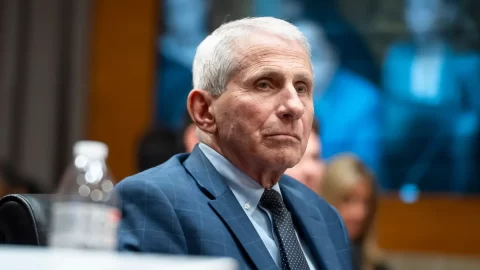 Fauci odmítá vypovídat před druhým senátním výborem