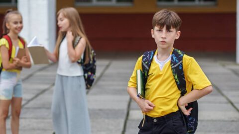 Slovenská vláda schválila návrh zákona o odebírání přídavku rodičům záškoláků