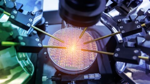 Atomárně tenký materiál by mohl umožnit další zmenšování tranzistorů